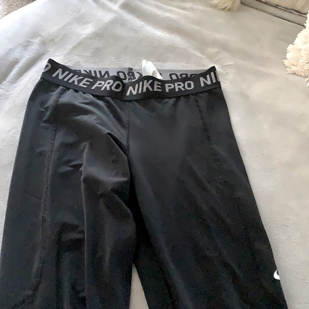 Nike pro leggings size medium